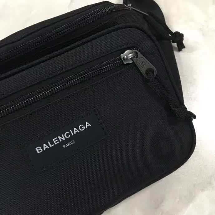 BALENCIAG巴黎世家 帆布胸包腰包 簡單輕便  BL1137